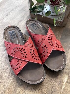 Soft Comfort NWOT women’s sandals